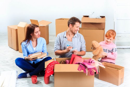 Organized storage unit for temporary belongings